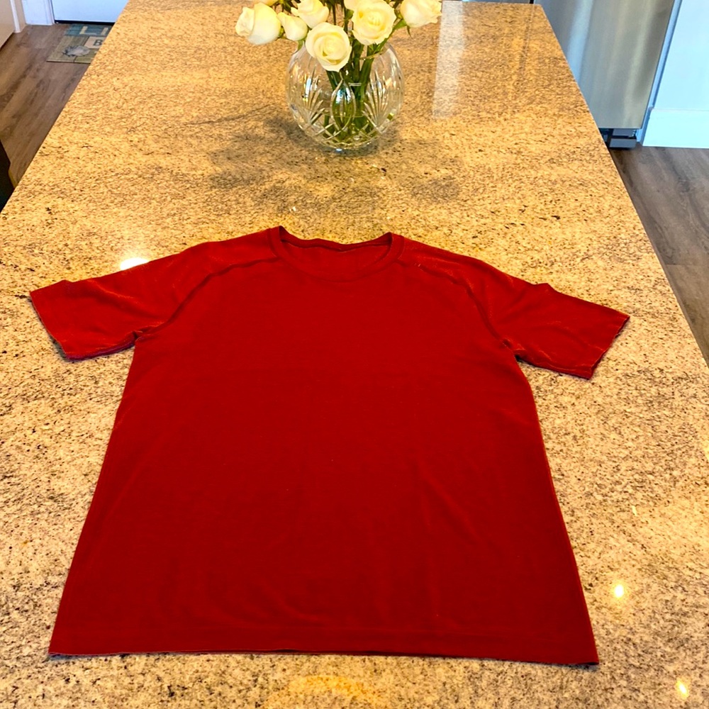 lululemon Men’s Metal Vent Tech SS 2.0 size M. Excellent condition, barely worn.